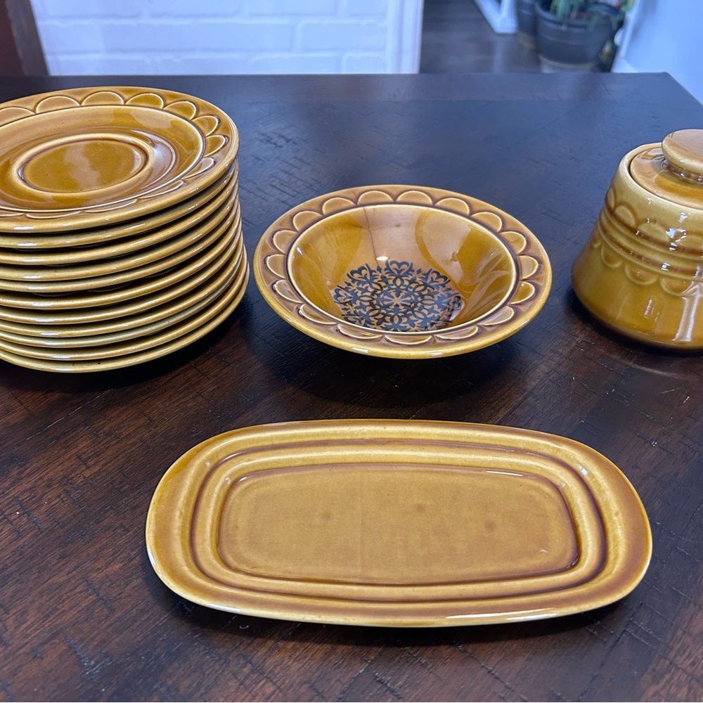 Dinnerware pieces